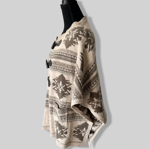 Kerisma Pure Lambswool  Aztec Poncho - Picture 2 of 12